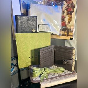 GUCCI AUTHENTIC WALLET & GIFTS BUNDLE DEAL-BEST OFFER TAKE HOME!
7-Piece Deal